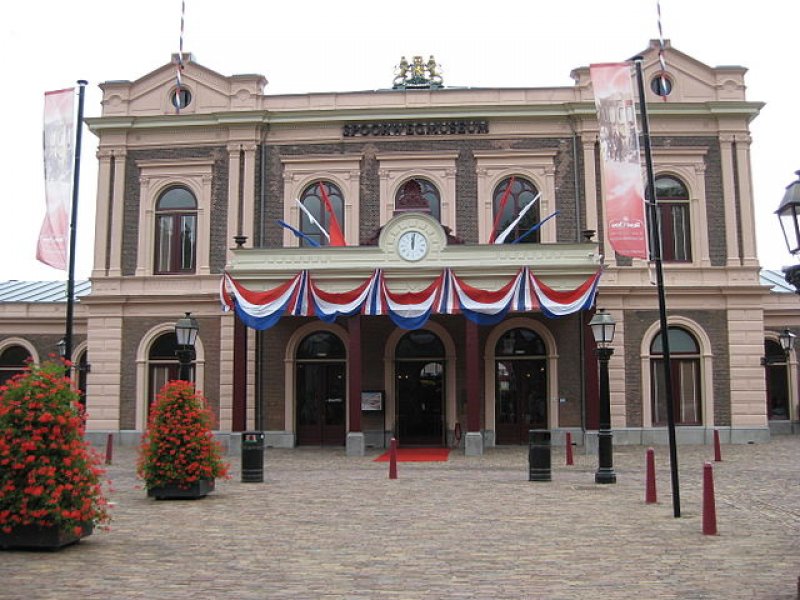 Het Maliebaanstation in Utrecht, die de poort vormt van het Spoorwegmuseum. (Foto: Marion Golsteijn)