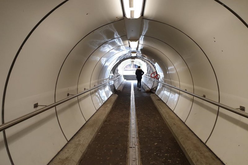 De oude tunnel onder spoor die inmiddels gesloopt is. (Rechten: Treinenweb.nl)