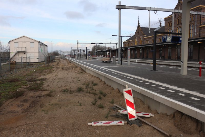 De plek waar een spoor 6 en 7 zal komen is nog behoorlijk in aanbouw.