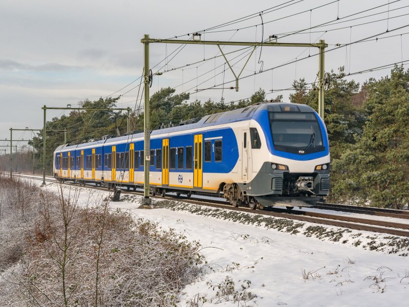 Een archieffoto van een FLIRT in de winter. (Foto: Rob Dammers)