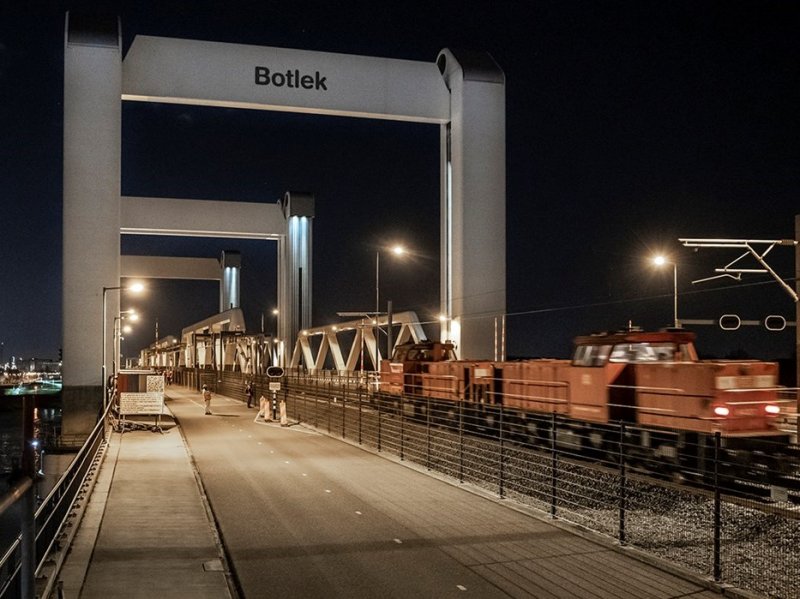 De nieuwe spoorverbinding over de Botlekbrug (Foto: ProRail)