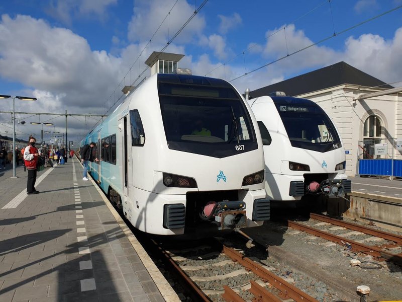 De WINK trein van Arriva die in Noord-Nederland rijdt. (Foto: Treinenweb)