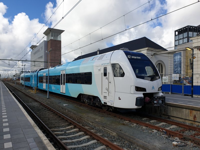 De WINK op station Leeuwarden. In het midden is de powerpack zichtbaar.