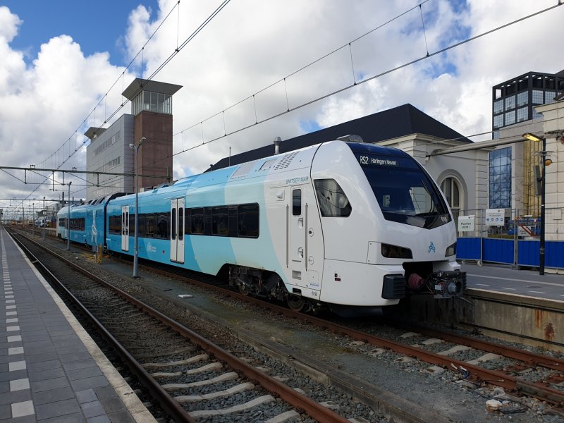 Ook in de provincies Friesland en Groningen kan je vanaf nu in- en uitchecken met de bankpas. (Foto: Treinenweb)