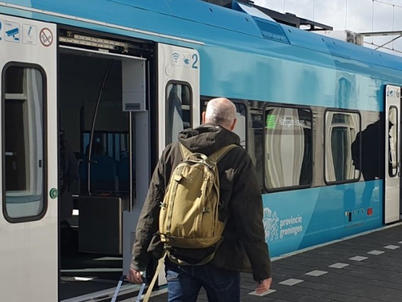 Arriva Noord Nederland zet het mes in de dienstregeling voor zaterdag. (Foto: Treinenweb)