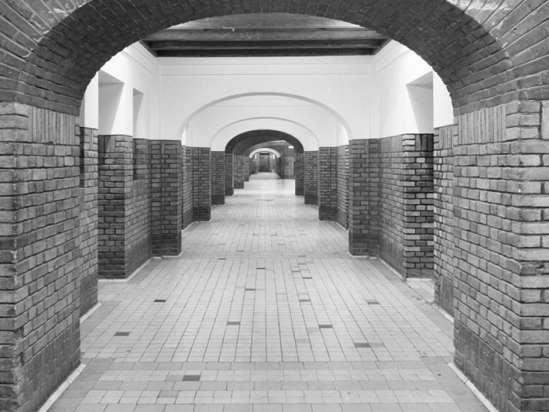 De hallen van het grote gebouw (Foto: Rijksdienst voor het Cultureel Erfgoed)