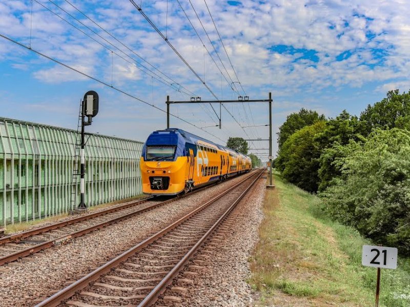 De eerste proefrit van de 9528 tussen Haarlem en Leiden (Foto: Niels Kehl)