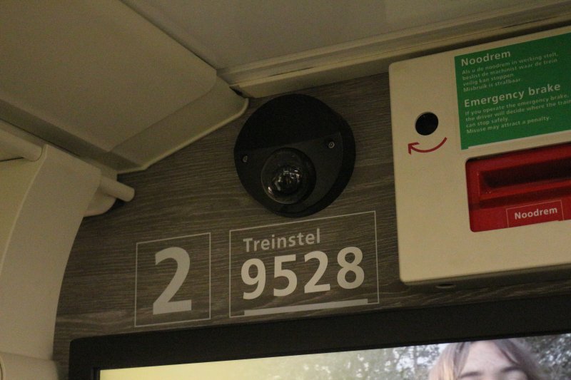 Een camera in een VIRMm-2/3 dubbeldekstrein. (Foto: Treinenweb)