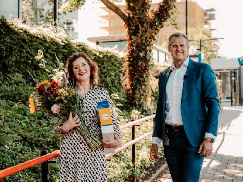 Eelco van Asch bedankt Tuffy Vos voor de samenwerking. (Foto: NS)