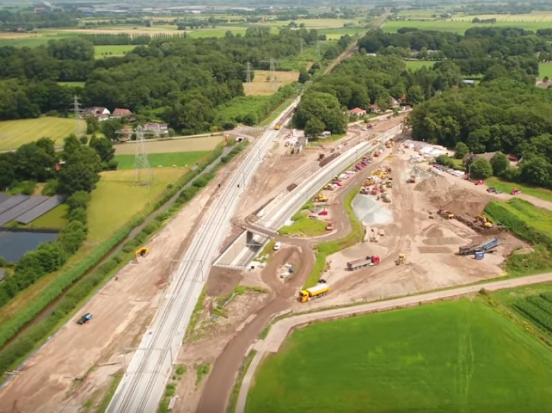 De sporenuitbreiding bij Herfte die inmiddels opgeleverd is. (Foto: ProRail (video-stillshot))