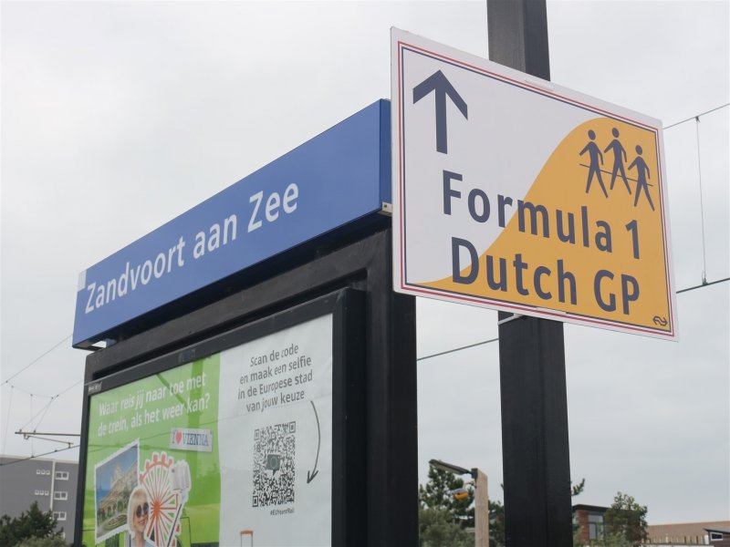 De Dutch Grand Prix is weer van start gegaan met een vijf-minuten dienstregeling naar Zandvoort. (Foto: Treinenweb)
