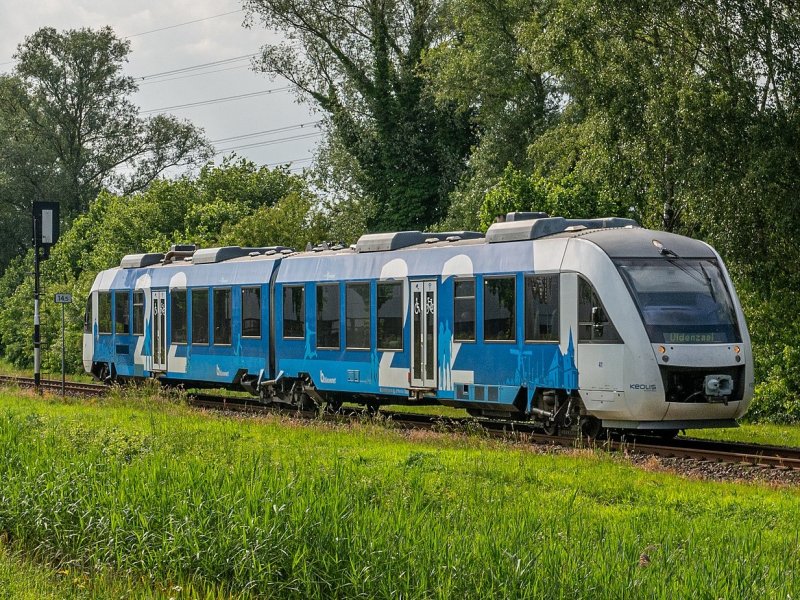 Een LINT-trein waar Arriva ook de beschikking over heeft, samen met enkele Stadler GTW dieselstellen. (Foto: Rob Dammers)