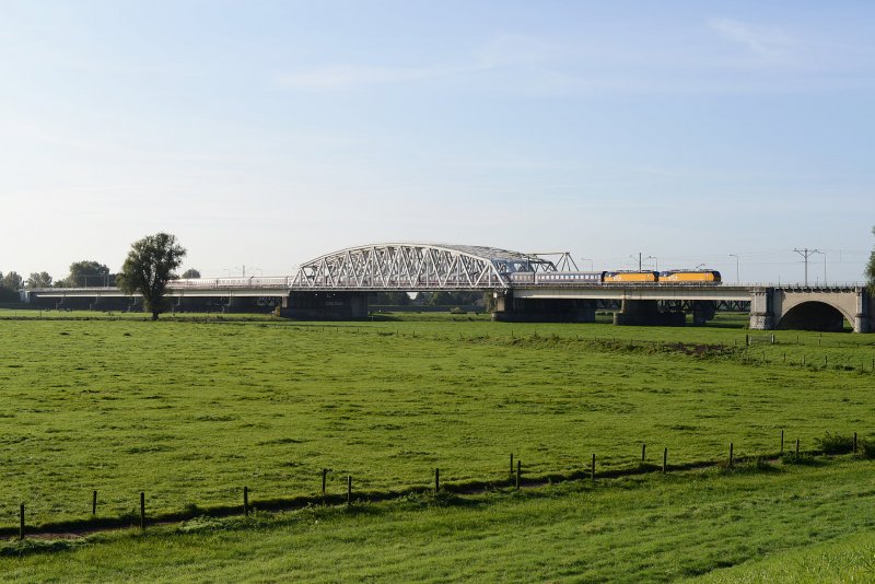 De overbrenging van de tweede Vectron-locomotief voor de testtrein (Foto: Danil Friederichs                      )