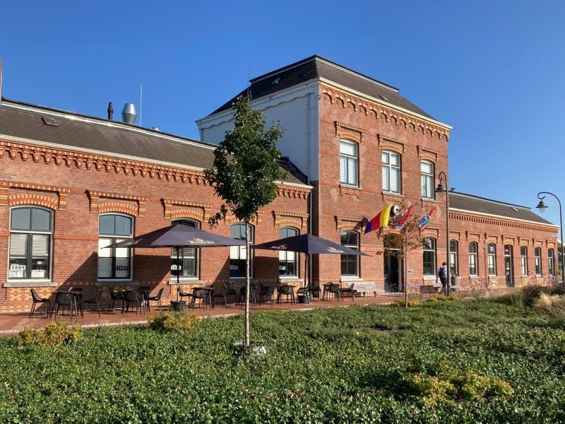 De brasserie op station Delfzijl (Foto: NS)