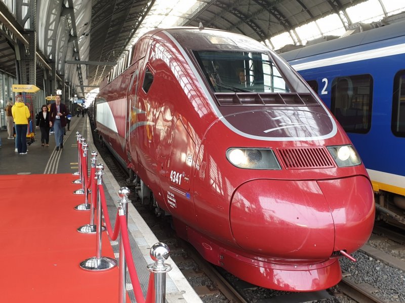 De Thalys in een nieuw robijn jasje