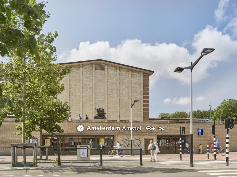 Het station Amsterdam Amstel is vanaf nu vernieuwd (Foto: NS)