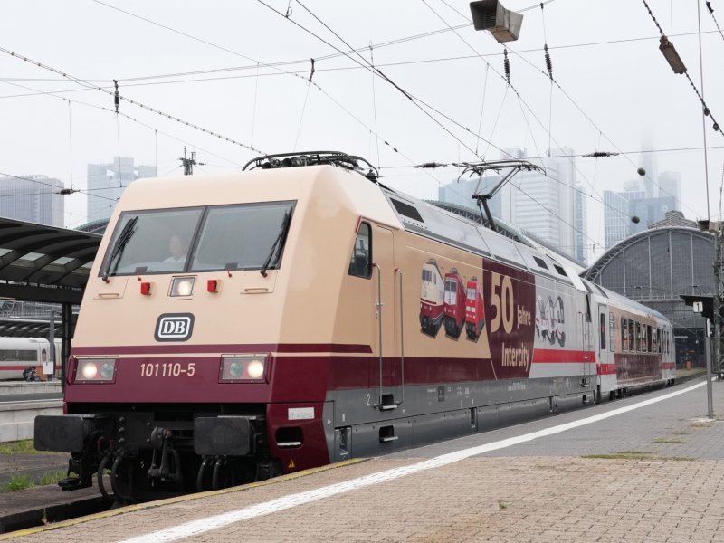 De gerestylde locomotief 101.110-5 (Foto: Deutsche Bahn AG / Oliver Lang)
