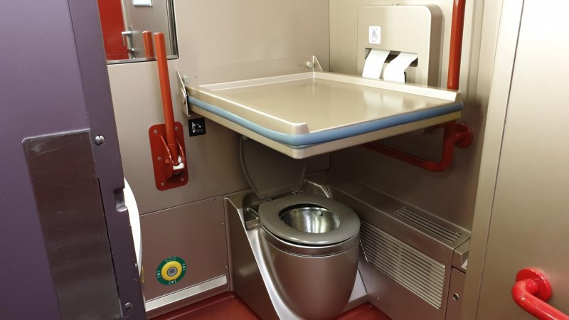 De vernieuwde toiletten die nu multifunctioneel zijn. (Foto: Treinenweb)