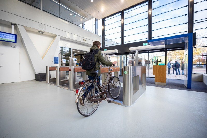 In- en uitchecken kan eenvoudig met de fietstag (Foto: ProRail / Stefan Verkerk)