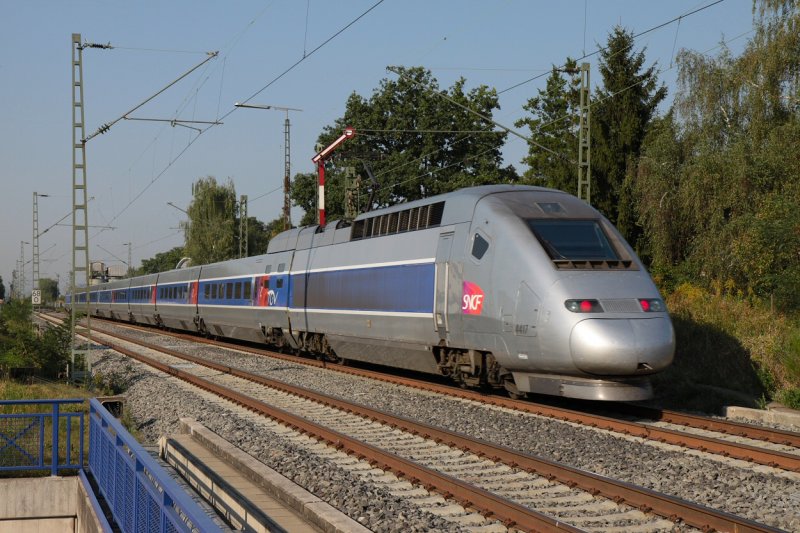 Een voorbijrijdende TGV-POS bij Forchheim (Rechten: Norbert Huttisch)