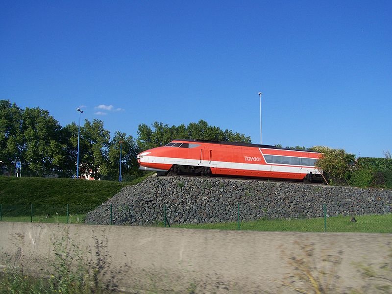 De TGV 001 is bewaard gebleven en staat als monument langs de A4 in Bischheim (Rechten: Florian Pepellin)
