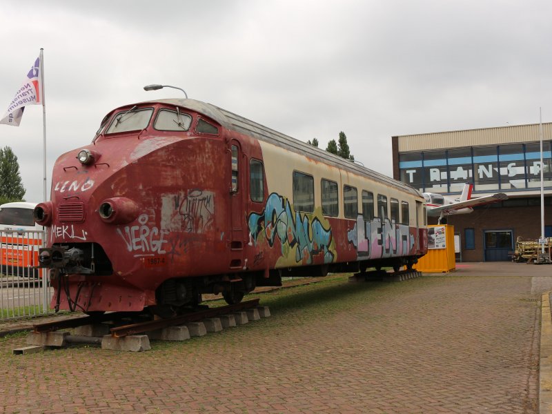 De TEE-Express bij het Transportmuseum in Nieuw Vennep kort na zijn overbrenging. Inmiddels is de trein al flink opgeknapt. (Rechten: Treinenweb)