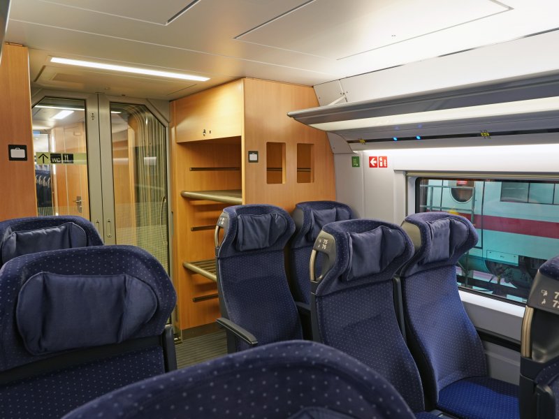 Het interieur in de trein. (Foto: Deutsche Bahn AG / Volker Emersleben)