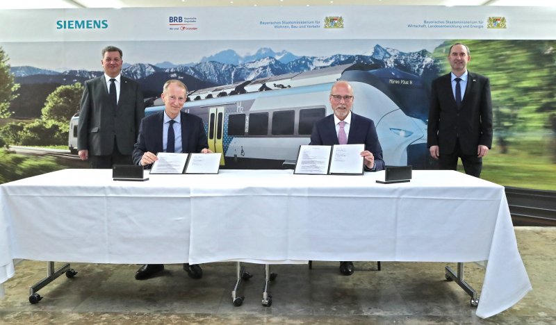 De ondertekening van het contract (Foto: Siemens Mobility)