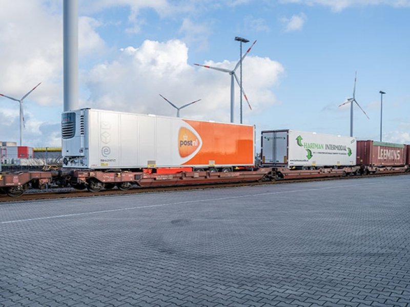 De post naar Noorwegen wordt via trailers op een goederentrein vervoerd. (Foto: PostNL / AndereFoto)