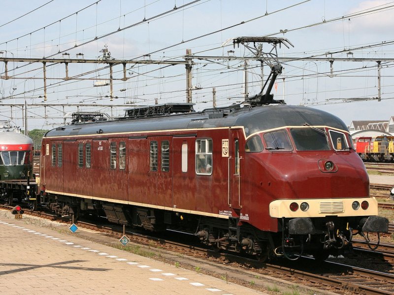 De vroegere motorpost, deze is overgenomen door het Spoorwegmuseum en in de eerste kleurstelling geschilderd. (Foto: Roel Hemkes)