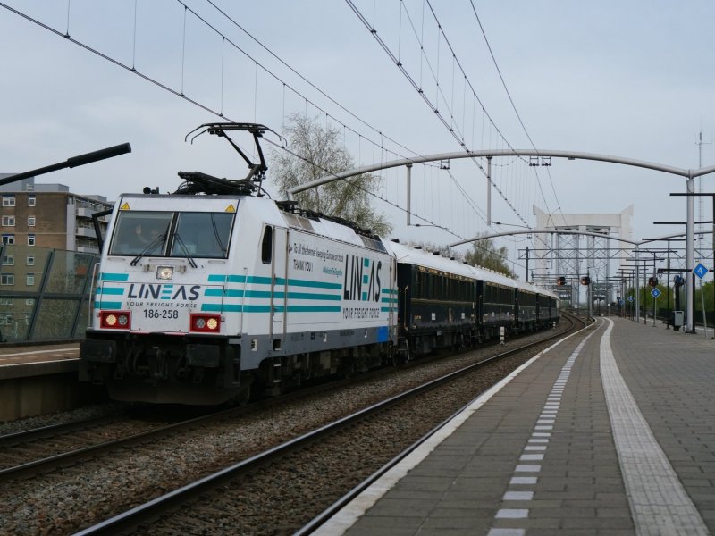De trein die bij Barendrecht op de foto werd gezet door Amy. (Foto: Amy (@Treinenliefde))