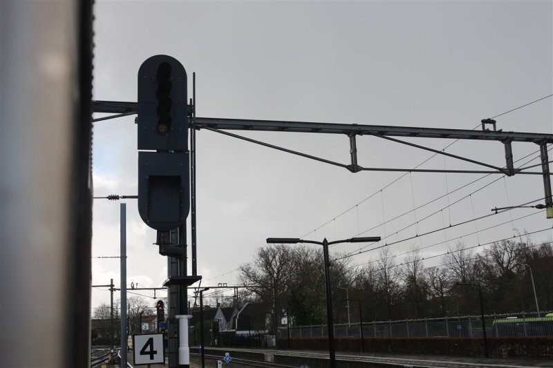 Het witte rangeersein die onze trein toeliet tot de sporen van de SHM in Hoorn. 