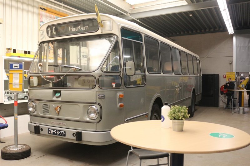 Het NZH Museum bevat een hoop bussen, waarvan dit een van de oudsten is.