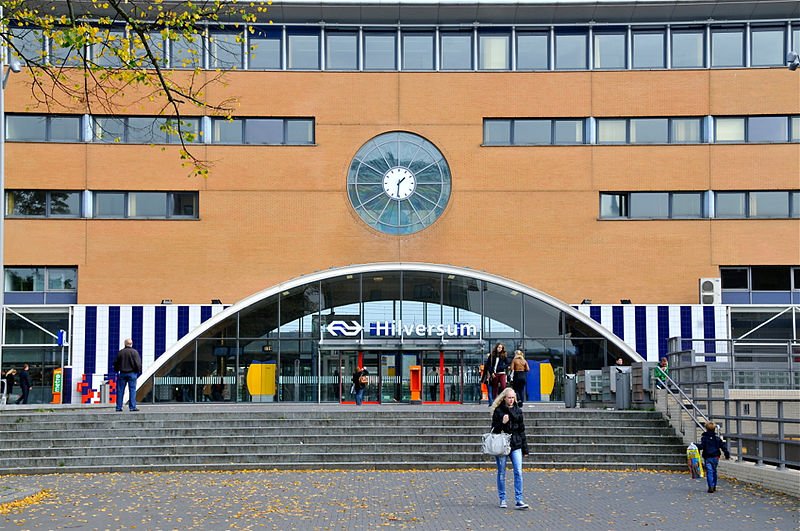 Het station van Hilversum waar het incident plaatsvond. (Foto: FaceMePLS)