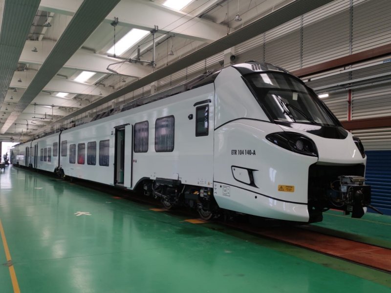 Il treno durante il trasporto su una nave.  (Foto: Ferrotramviaria SpA)