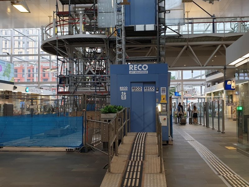 De tijdelijke lift op Leiden Centraal (Foto: )