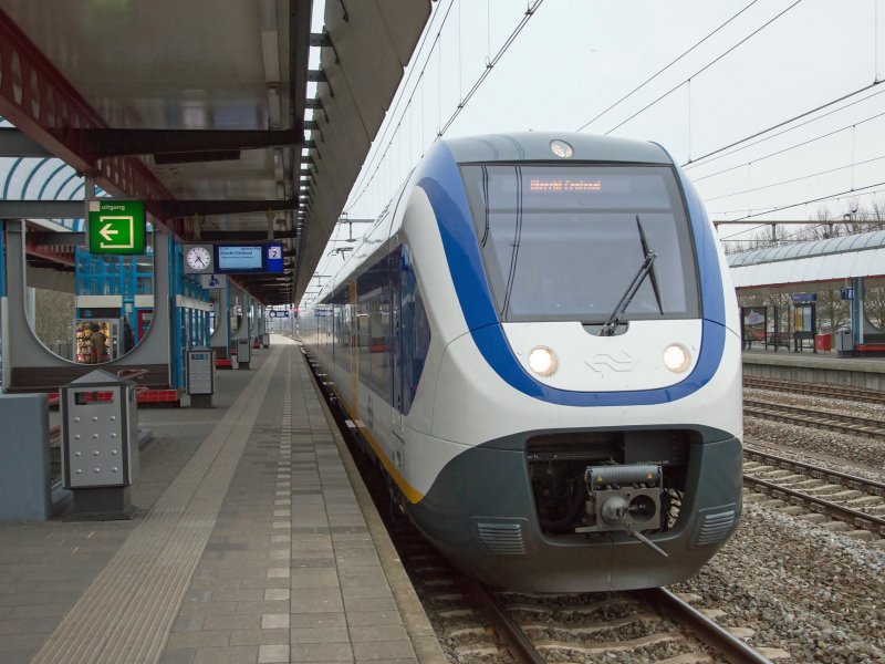 Een SLT Sprinter op station Weesp. (Foto: Rob Dammers)