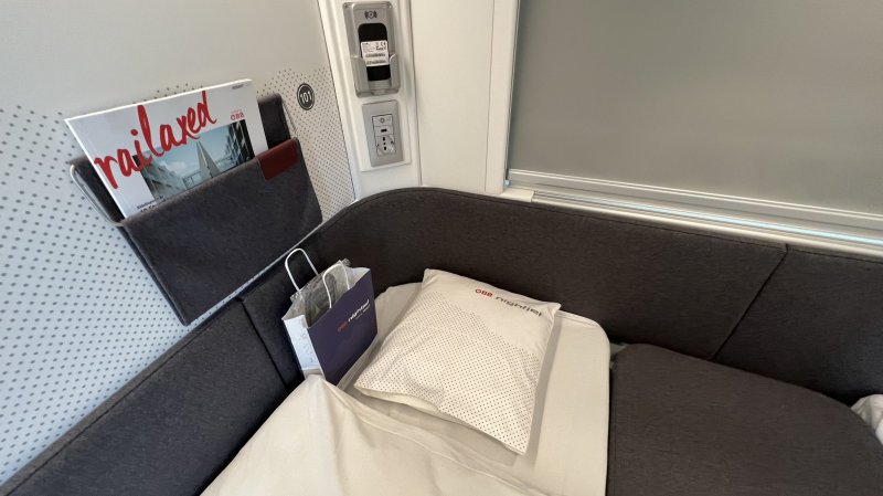 Het comfort van zitten en liggen is verbeterd in de nieuwe Nightjet. (Rechten: seat61.com)
