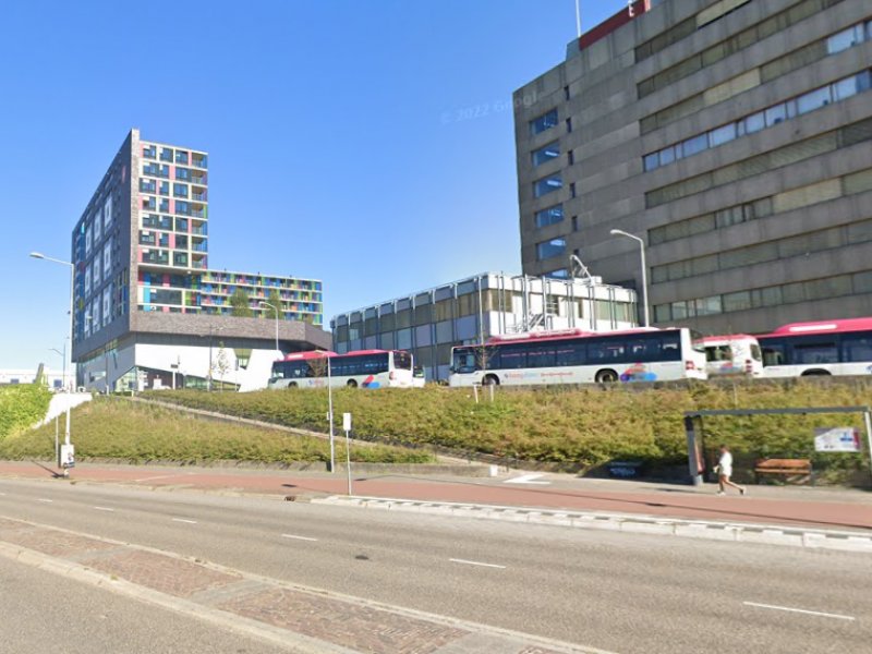 De ingang van het station aan de Tunnelweg gaat definitief dicht. (Foto: Google Streetview)