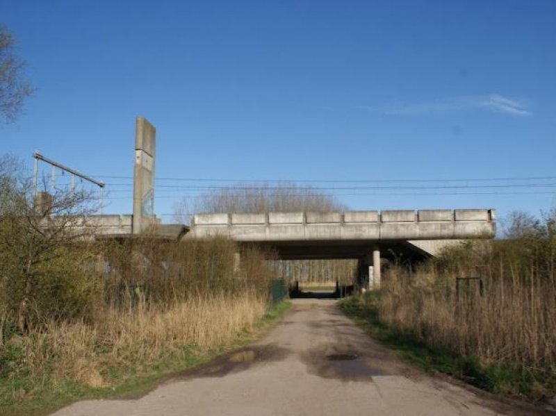 Het in ruwbouw onafgebouwde station Lelystad Zuid.  (Foto: Wikimapia)