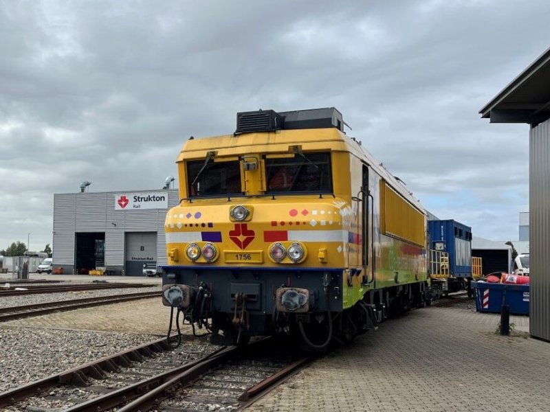 De eerste proef met een elektrische locomotief die op batterijaandrijving rijdt. (Foto: Strukton)