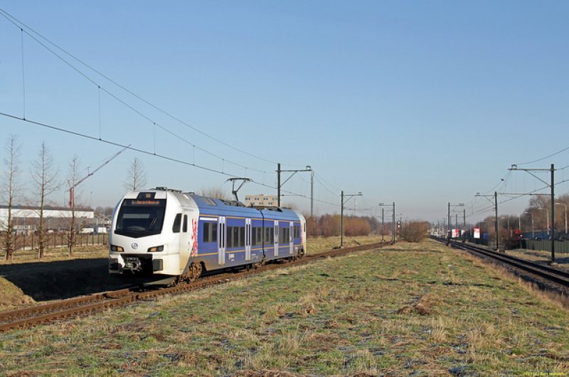 Een archieffoto van een Arriva FLIRT in Limburg. (Foto: Bert Hollander)