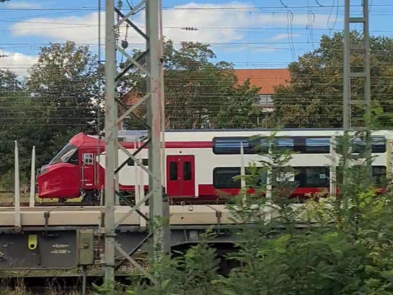 Een onbekend treinstel bij het Zughotel in Braunschweig. (Rechten: Treinenweb)