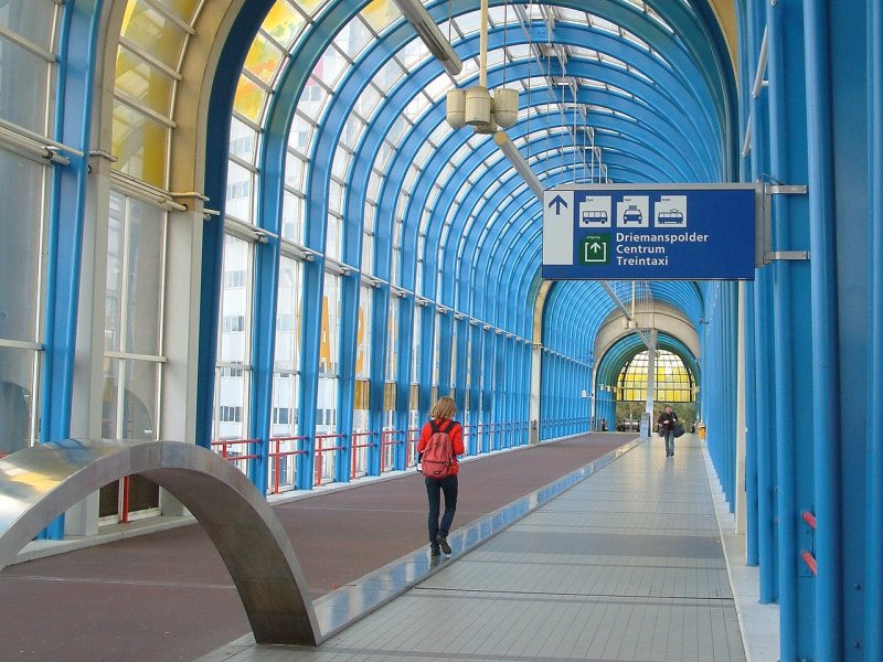 De Nelson Mandelabrug bij station Zoetermeer. (Foto: S.J. de Waard)