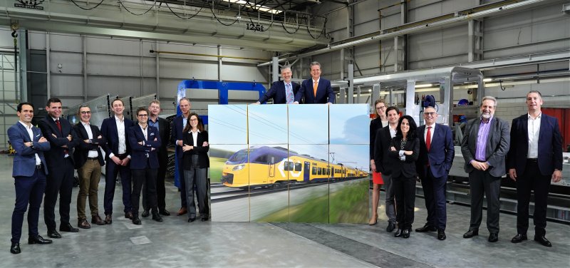 De presentatie van het ontwerp van de nieuwe trein door medewerkers van CAF en NS. (Foto: NS)