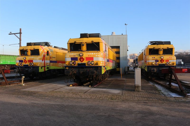 De drie 1700-serie locomotieven van Strukton vlak voordat ze hun namen kregen tijdens de champagnedoop. (Rechten: Treinenweb.nl)