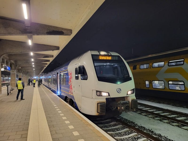 Het vertrek van de eerste Arriva-nachttrein vanuit Maastricht naar Schiphol. (Rechten: Marvin Wolff)