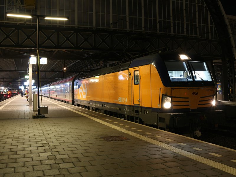 De Nightjet die klaar voor vertrek is naar Zrich (Foto: Treinenweb.nl)