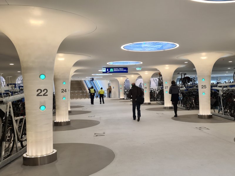 Amsterdam Centraal: Fietsen stallen onder water