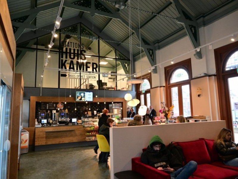 De StationsHuiskamer op het station van Roermond. (Foto: NS)